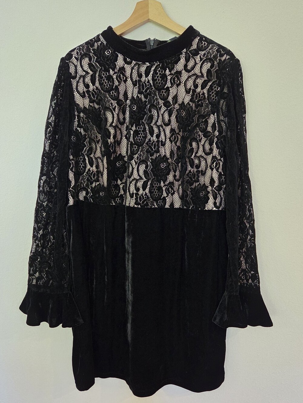 Forever 21 Black Lace Front Velvet Long Bell Sleeve Romantic Dress 3X